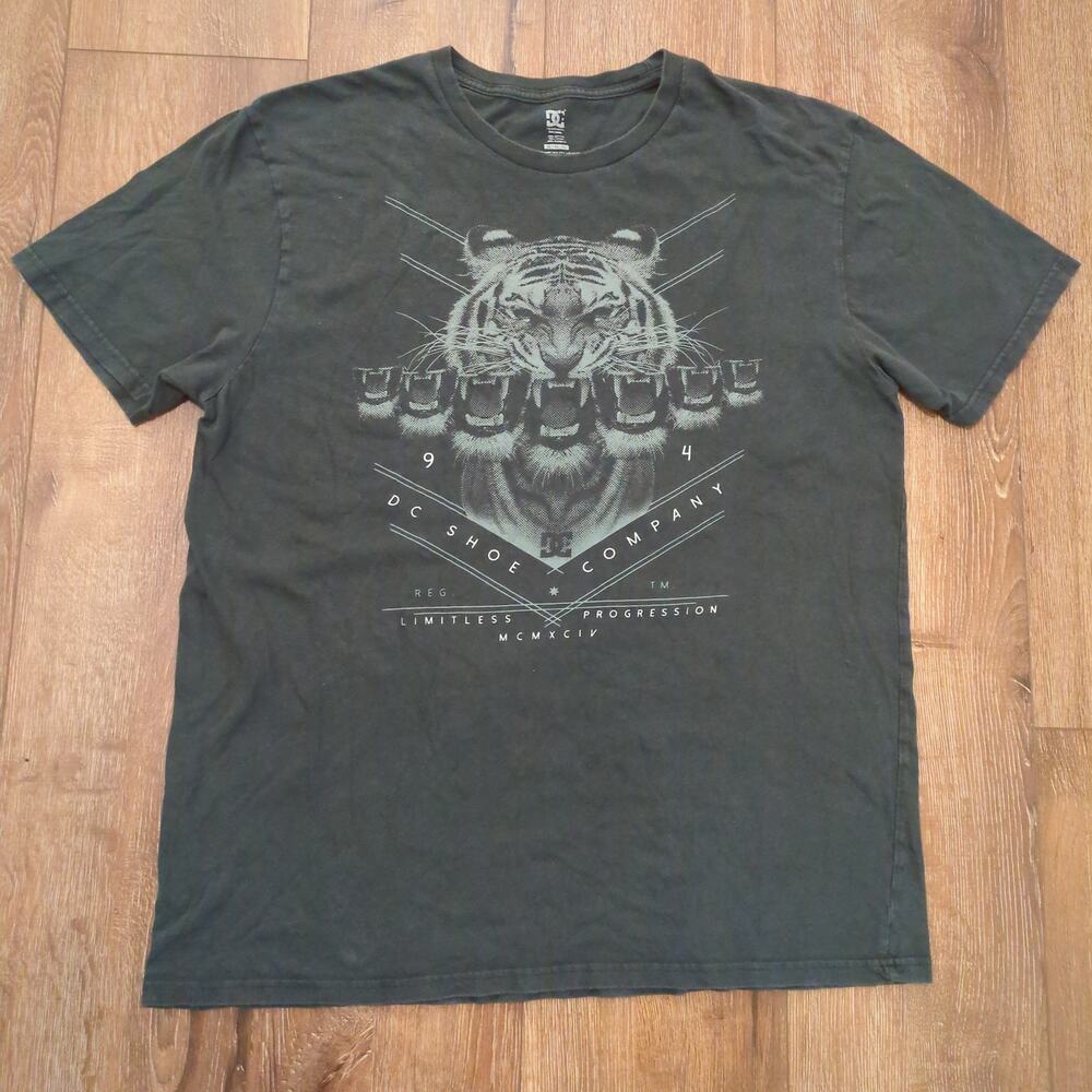 Y2K DC Shoes Tiger Adult XL Shirt Skater Nature Punk Biker‎ Cat Jungle Faded